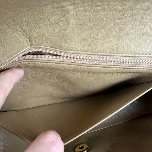 CHANEL DIANA FLAP BAG MEDIUM GHW - Picture 12 of 15